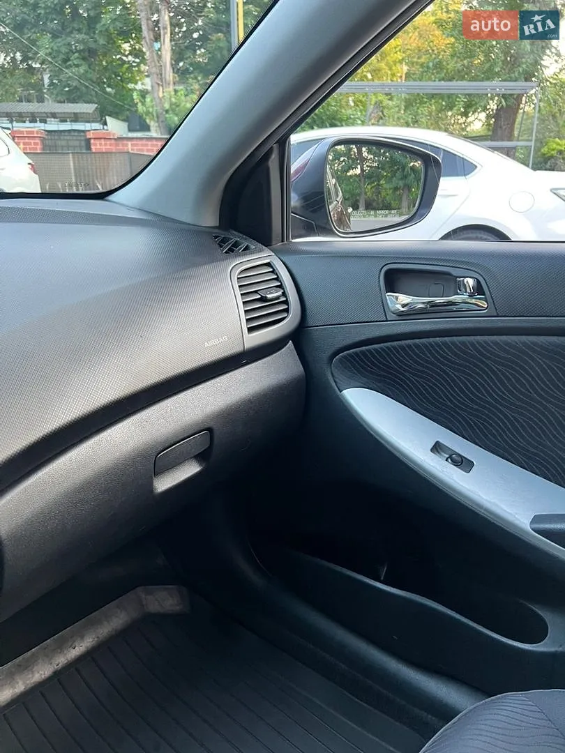 2011 Hyundai Accent - мініатюра 2