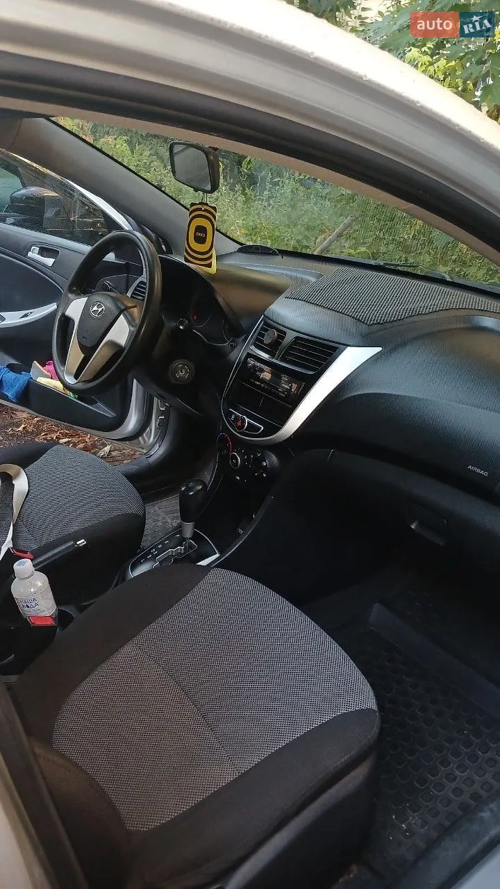 2011 Hyundai Accent - мініатюра 3