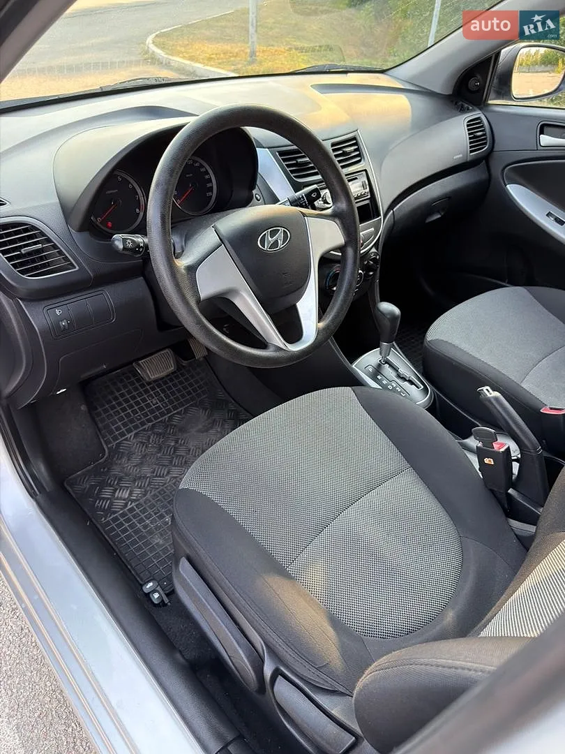 2011 Hyundai Accent - мініатюра 11