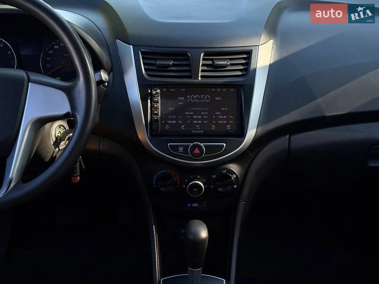 2011 Hyundai Accent - мініатюра 11