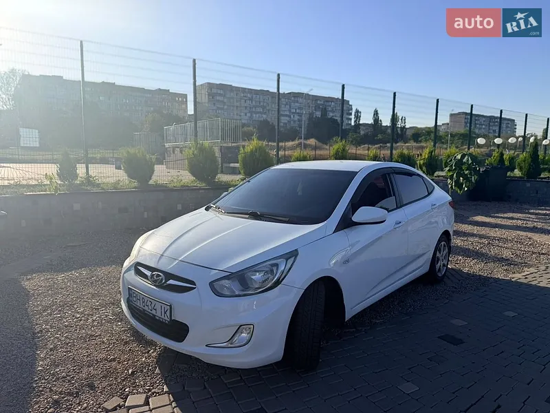 Hyundai Accent 2012