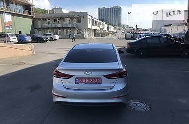 Седан Hyundai Avante 2017 в Киеве