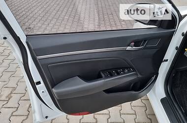 Седан Hyundai Avante 2016 в Виннице