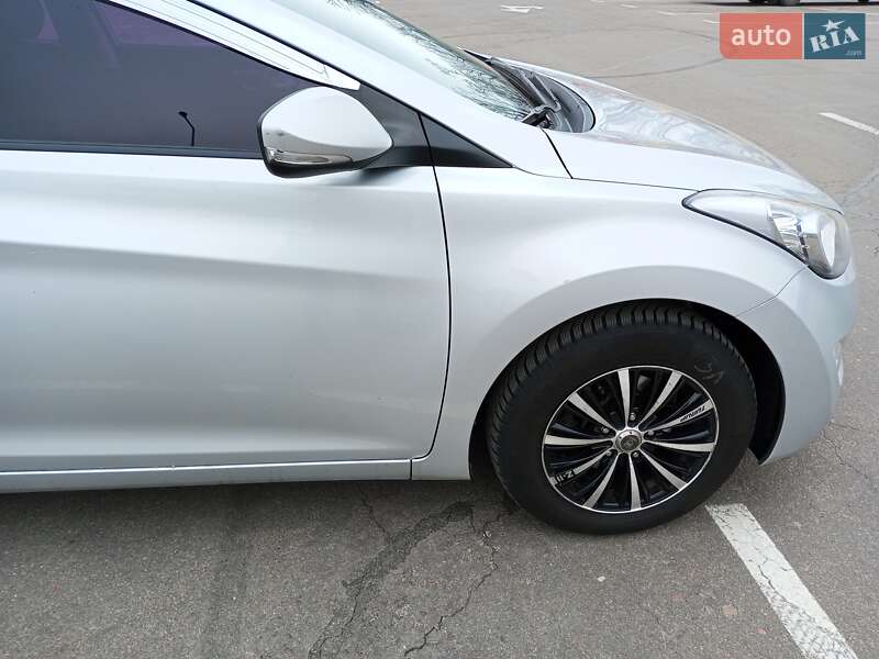 Седан Hyundai Avante 2011 в Києві