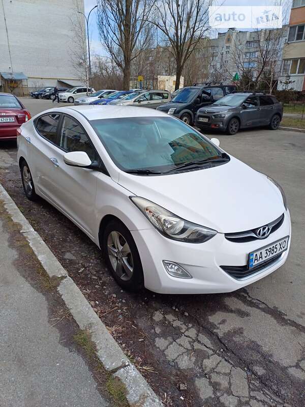 Седан Hyundai Avante 2013 в Киеве