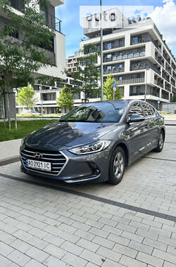 Седан Hyundai Avante 2016 в Ужгороде