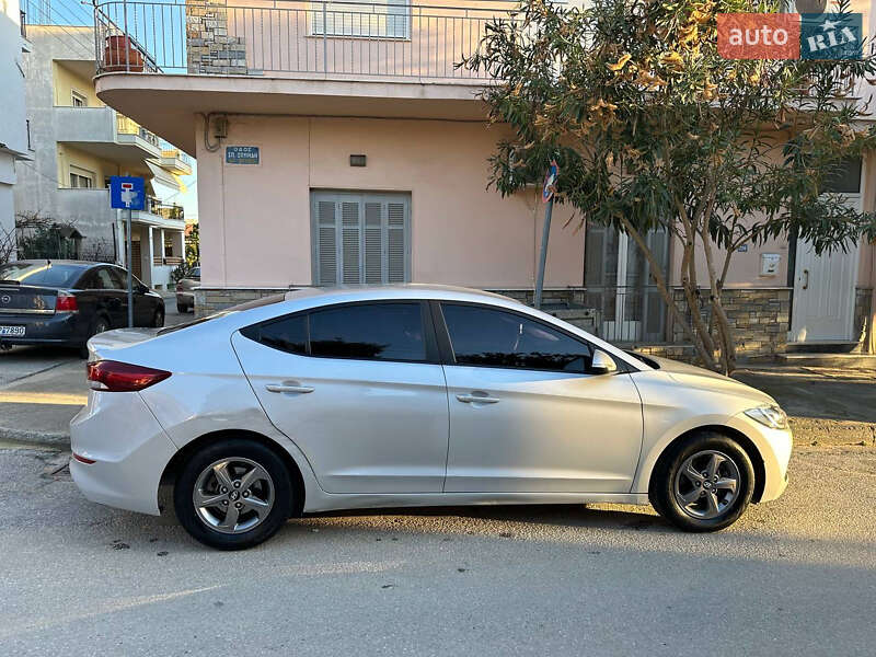 Седан Hyundai Avante 2016 в Львове