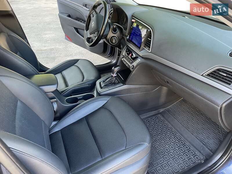 Седан Hyundai Avante 2016 в Кропивницком