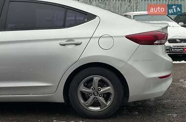 Седан Hyundai Avante 2017 в Киеве