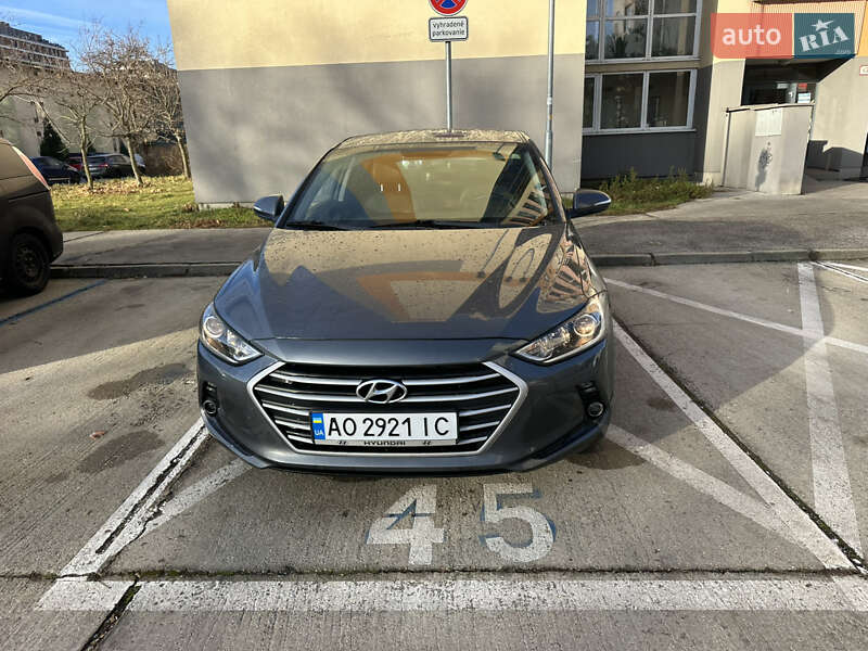 Седан Hyundai Avante 2016 в Ужгороді