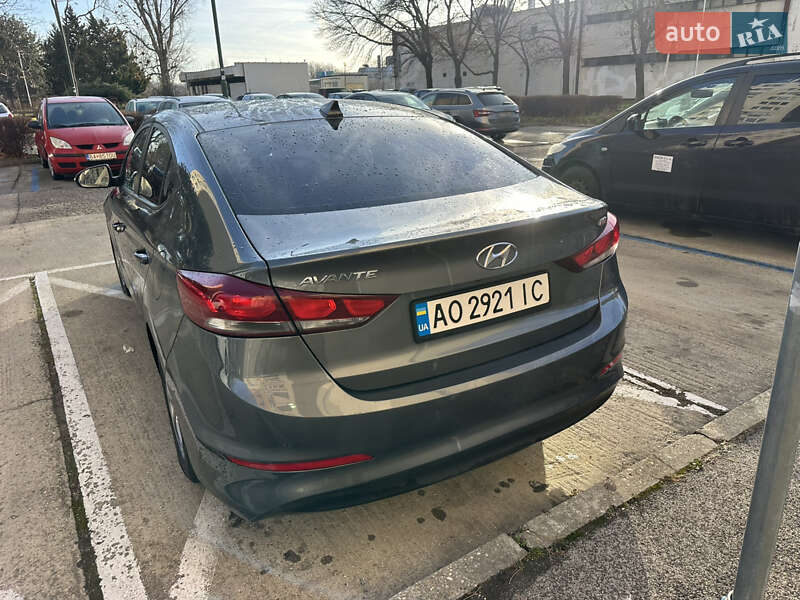 Седан Hyundai Avante 2016 в Ужгороді