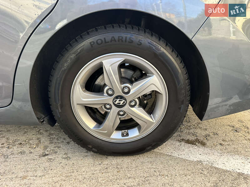 Седан Hyundai Avante 2016 в Ужгороді
