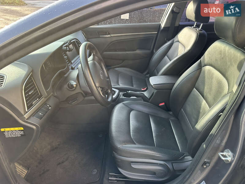 Седан Hyundai Avante 2016 в Ужгороді