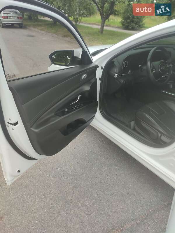 Седан Hyundai Avante 2021 в Овруче