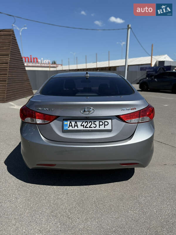 Седан Hyundai Avante 2012 в Киеве