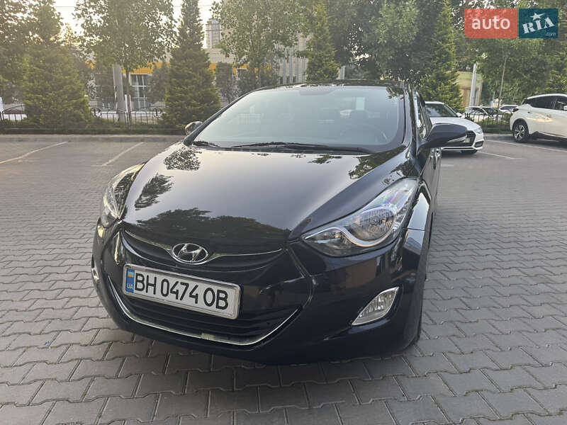 Hyundai Avante 2012