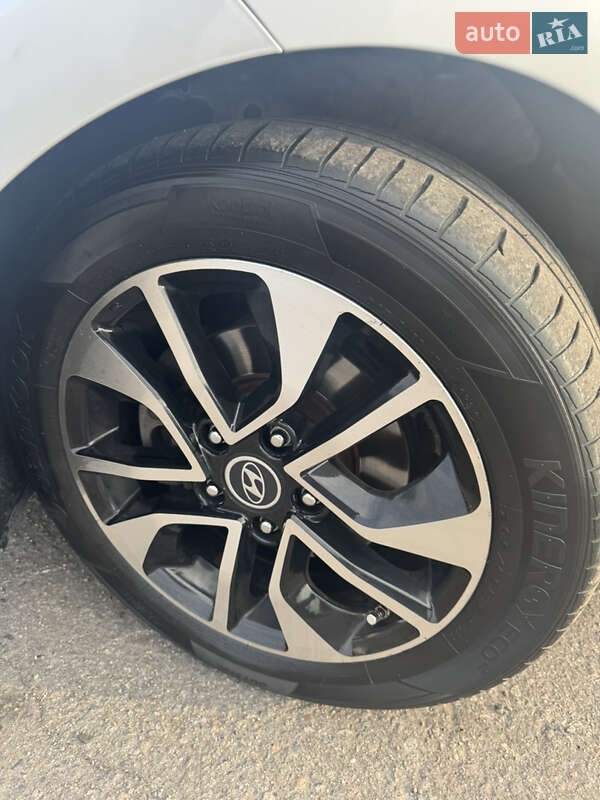 Седан Hyundai Avante 2016 в Кременчуге