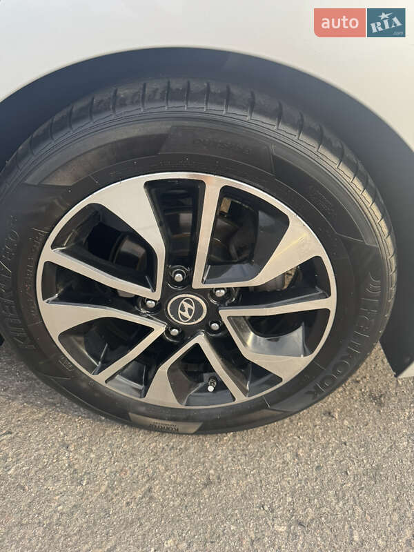 Седан Hyundai Avante 2016 в Кременчуге