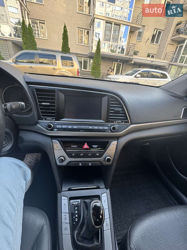 Седан Hyundai Avante 2016 в Кременчуге