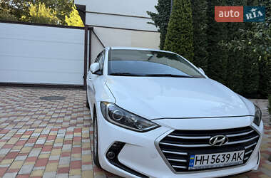 Седан Hyundai Avante 2016 в Одессе