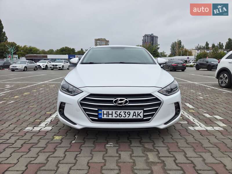 Седан Hyundai Avante 2016 в Одессе
