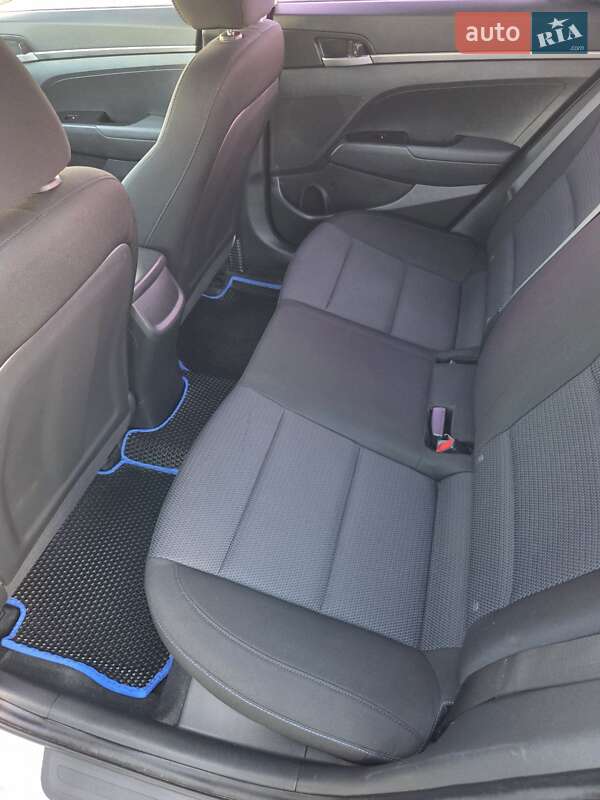 Седан Hyundai Avante 2016 в Одессе