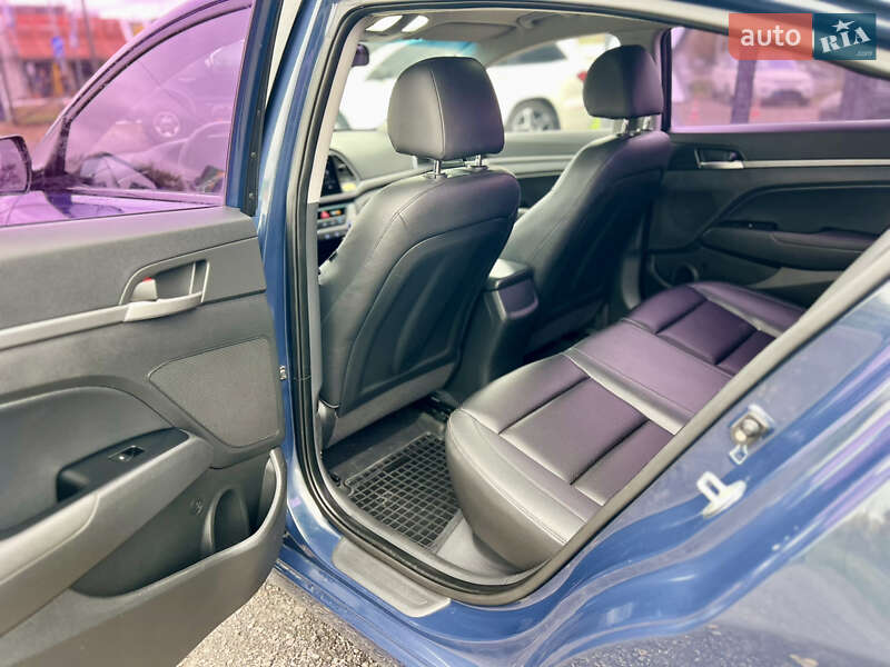 Седан Hyundai Avante 2015 в Києві