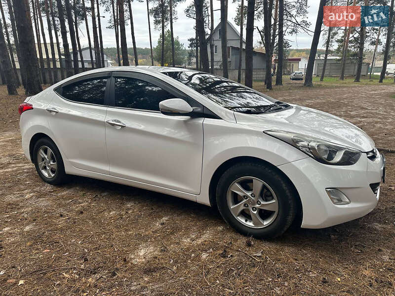 Седан Hyundai Avante 2013 в Киеве