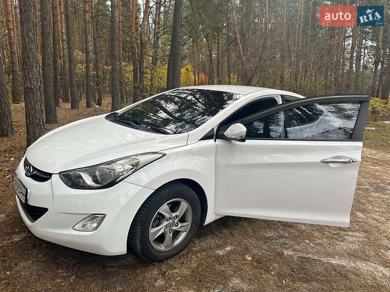 Седан Hyundai Avante 2013 в Киеве