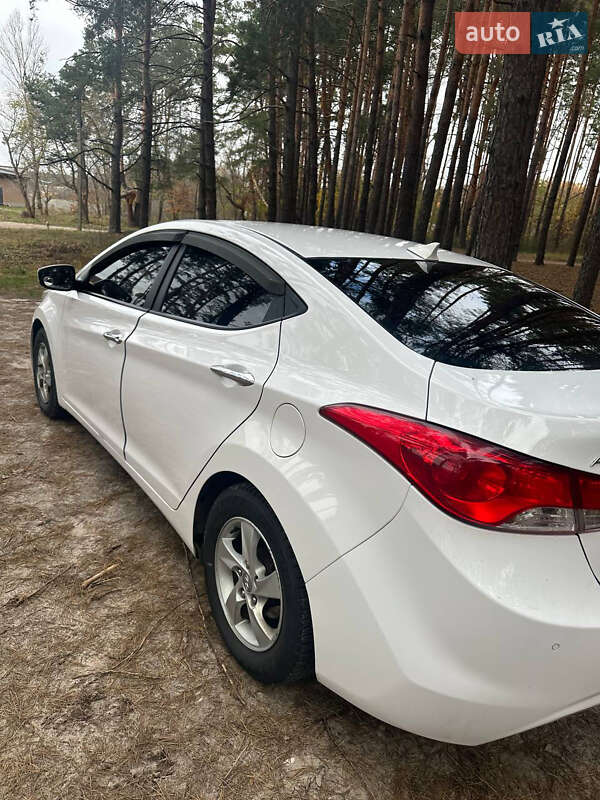 Седан Hyundai Avante 2013 в Киеве