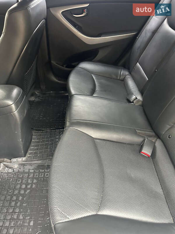 Седан Hyundai Avante 2013 в Киеве