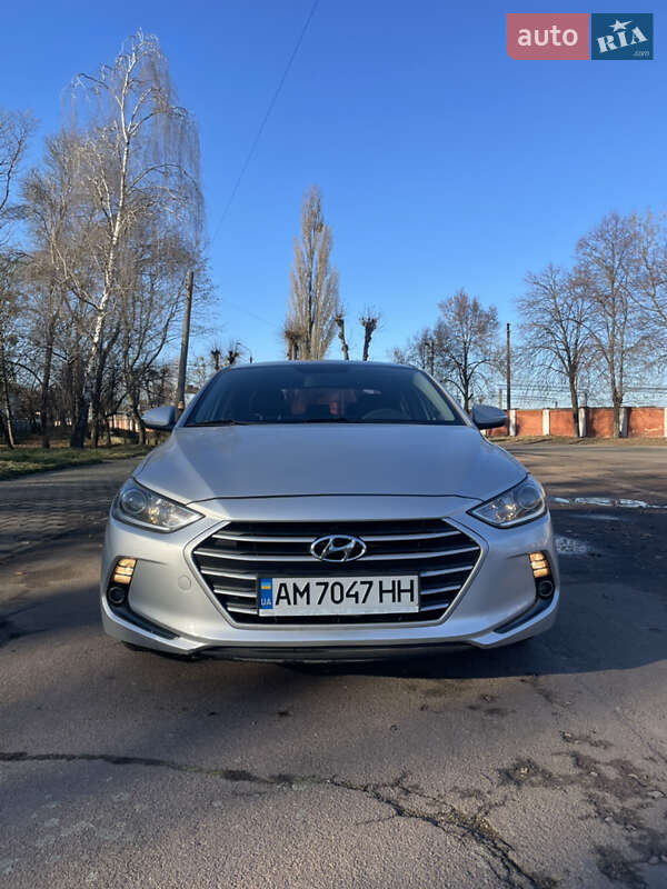 Седан Hyundai Avante 2016 в Коростене