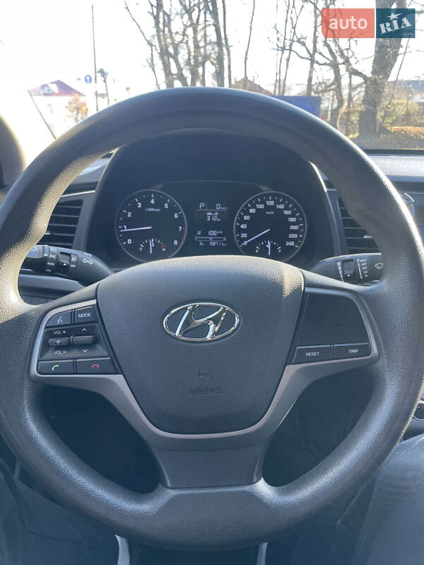 Седан Hyundai Avante 2016 в Коростене