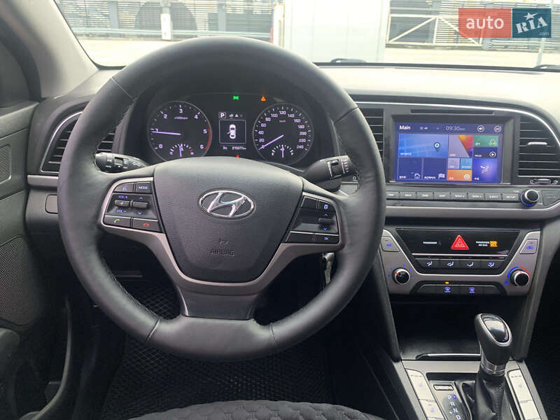 Седан Hyundai Avante 2017 в Киеве