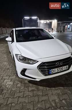 Седан Hyundai Avante 2017 в Волочиске