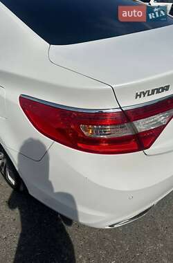Седан Hyundai Azera 2012 в Києві