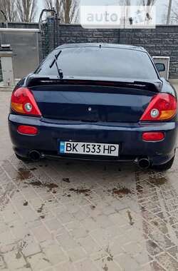 Купе Hyundai Coupe 2004 в Вараше