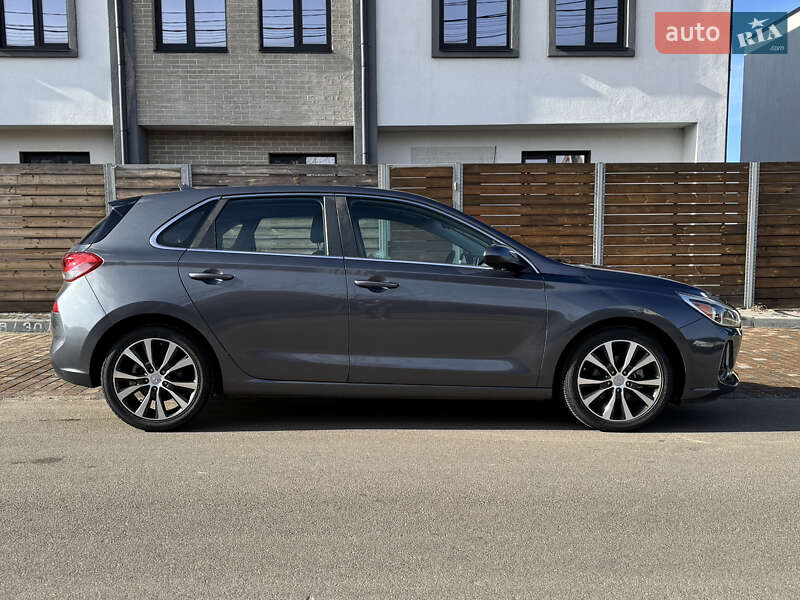 Хэтчбек Hyundai Elantra GT 2017 в Киеве