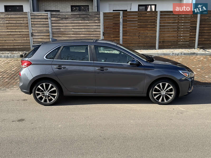 Хэтчбек Hyundai Elantra GT 2017 в Киеве