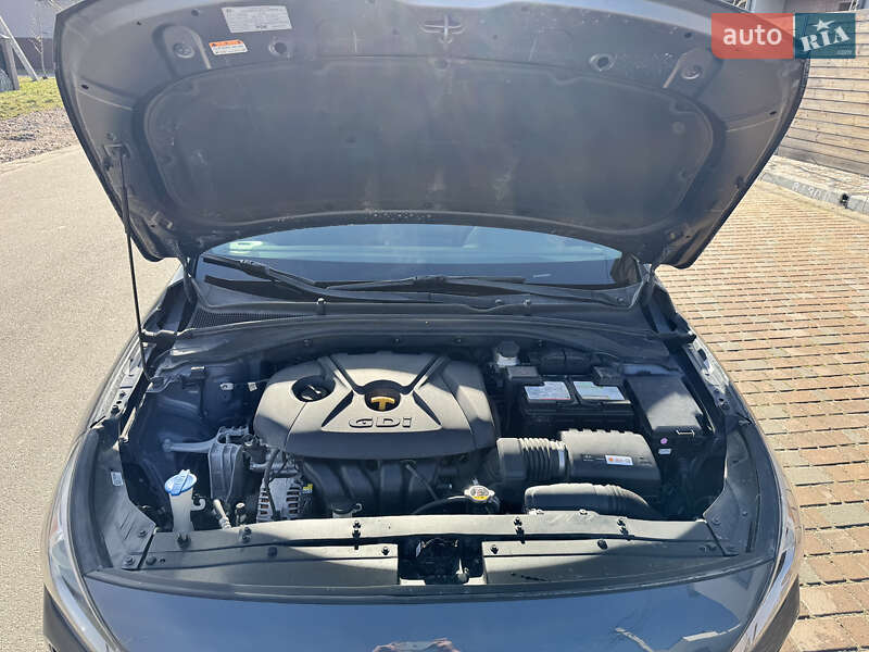Хэтчбек Hyundai Elantra GT 2017 в Киеве