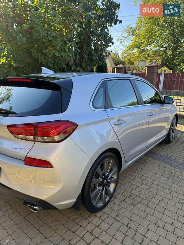 Хэтчбек Hyundai Elantra GT 2017 в Стрые