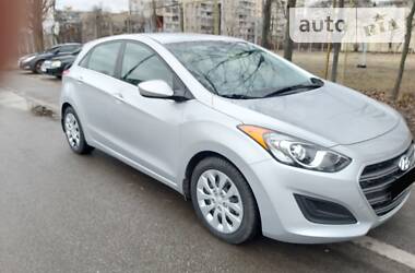 Хэтчбек Hyundai Elantra 2015 в Черновцах