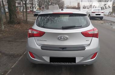 Хэтчбек Hyundai Elantra 2015 в Черновцах