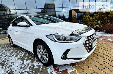 Седан Hyundai Elantra 2018 в Киеве