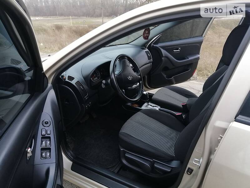 Седан Hyundai Elantra 2010 в Києві