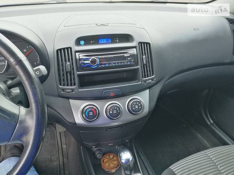 Седан Hyundai Elantra 2010 в Києві