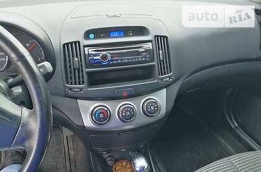 Седан Hyundai Elantra 2010 в 