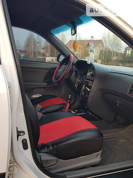 Седан Hyundai Elantra 2005 в Киеве