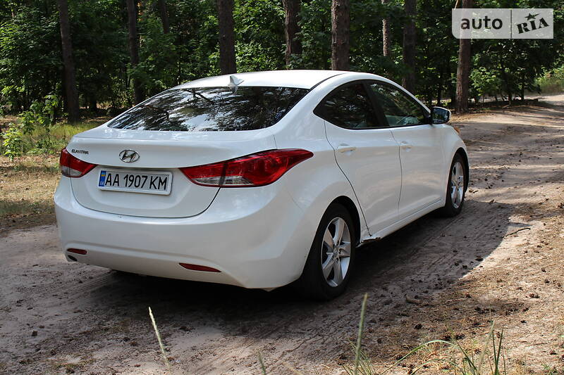 Седан Hyundai Elantra 2013 в Києві