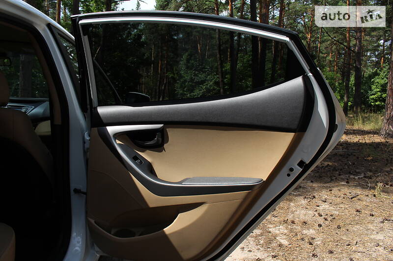 Седан Hyundai Elantra 2013 в Києві